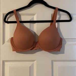 Victoria’s Secret 36C full coverage uplifting bra